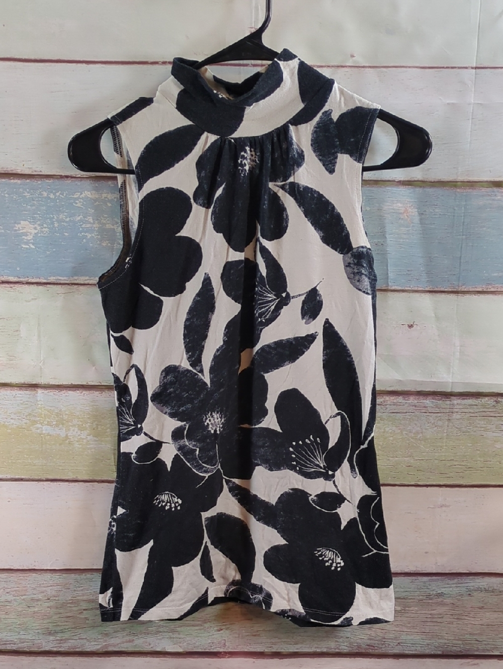 Express Sleeveless Mock Neck Floral Tank - Black & White